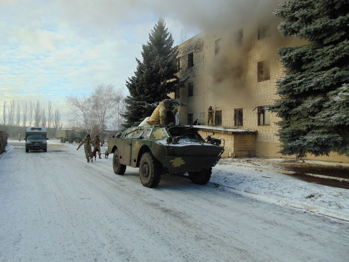 В Торецке провели совместные учения пожарных и военных