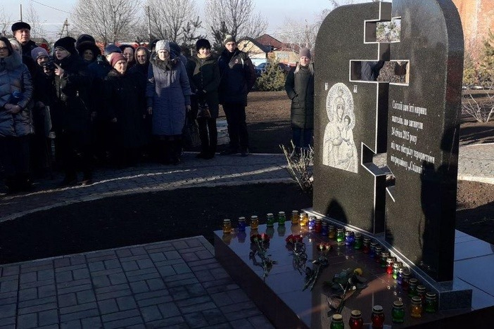 В Мариуполе почтили память погибших во время обстрела Восточного
