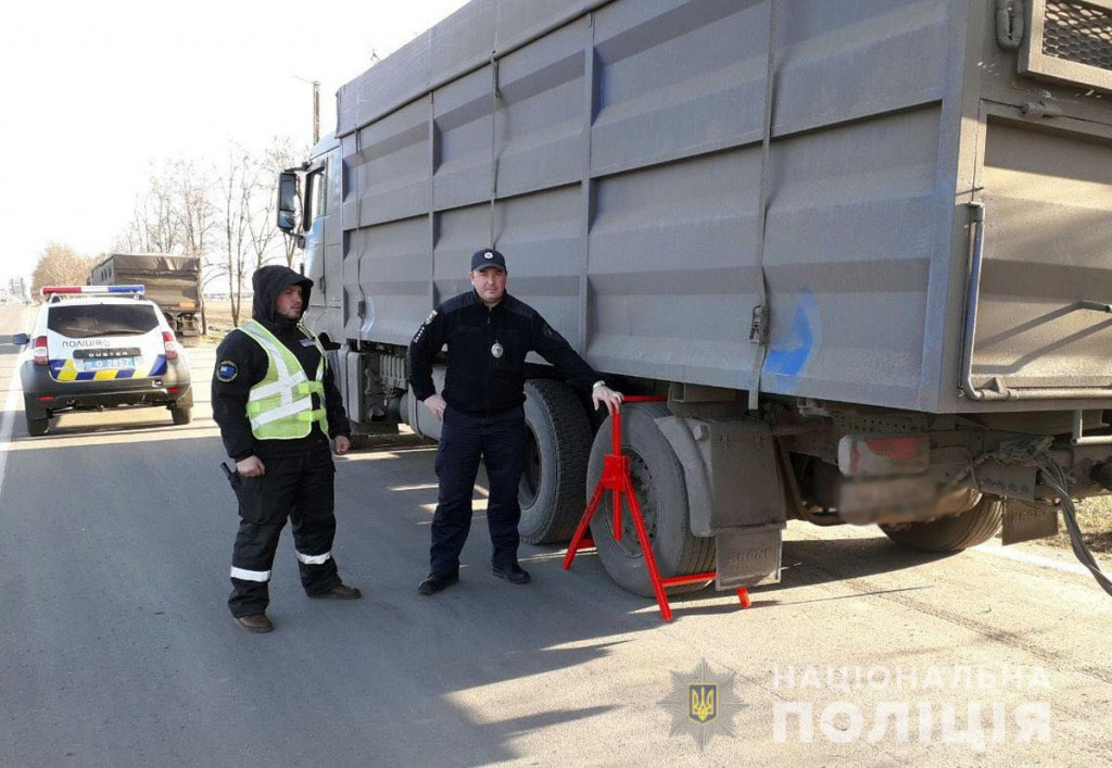 Полицейские Донетчины усилили контроль за крупногабаритным транспортом