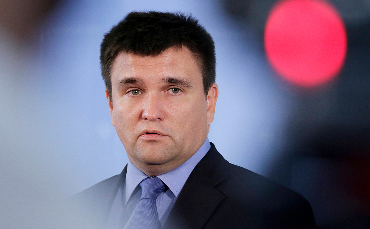 Россия сначала должна вернуть Донбасс и Крым, а потом говорить о послах, - Климкин