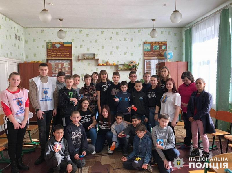 В Славянске для воспитанников интерната устроили праздник ко Дню спонтанной доброты