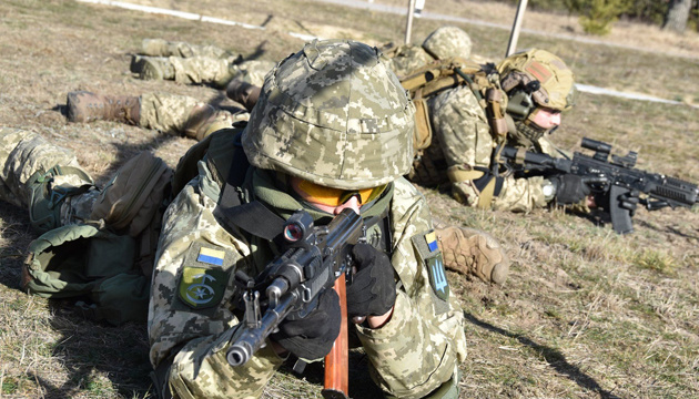 Сутки в ООС: 11 обстрелов, ранен 1 воин