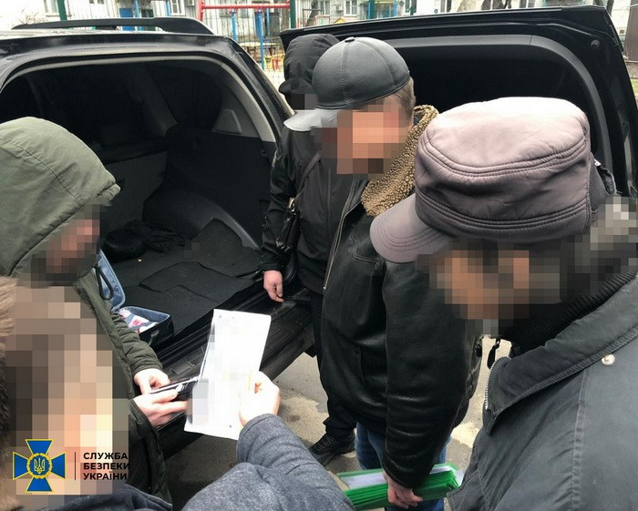 На Донетчине СБУ задержала чиновника, регулярно "решавшего" за деньги земельные вопросы
