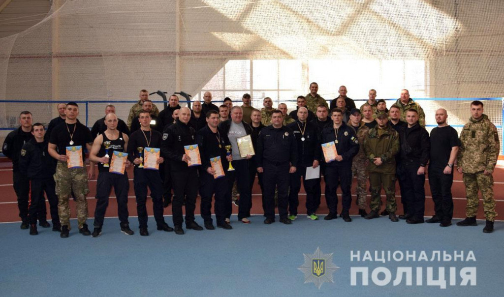 В Бахмуте прошли соревнования по гиревому спорту среди полицейских