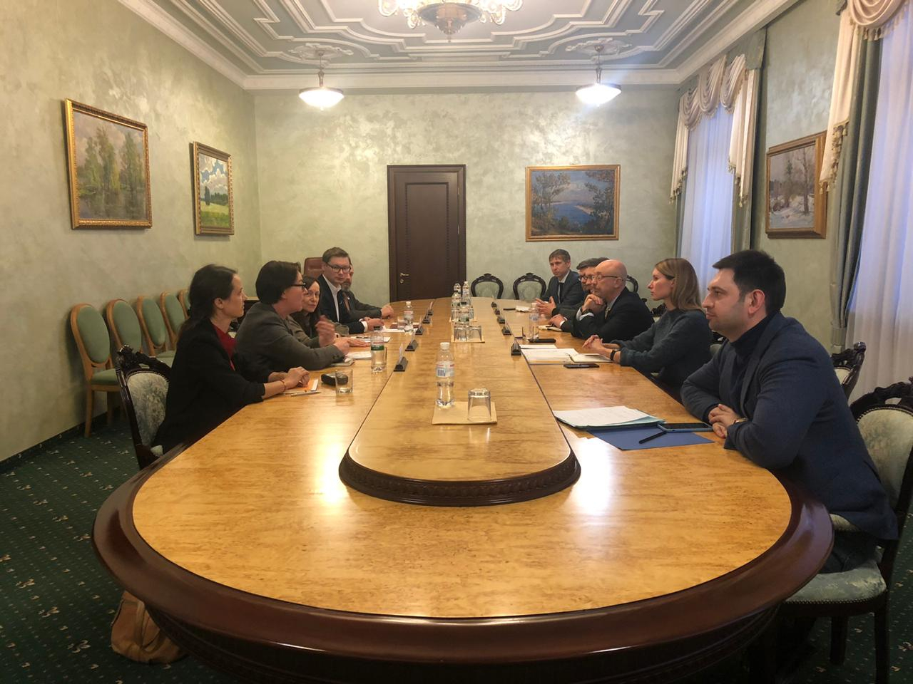Вице-премьер Украины обсудил с Красным Крестом и ООН действия во время карантина