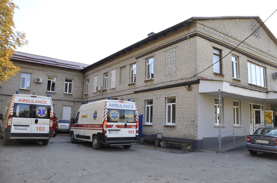 Больница Старобельска на Луганщине получила маски, костюмы и медикаменты