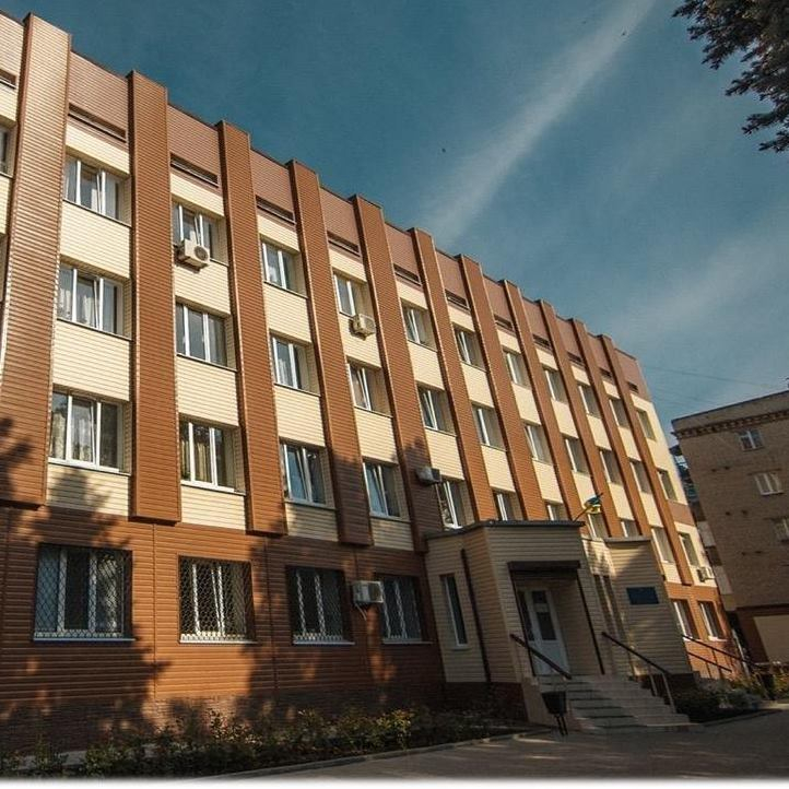 Медики Бахмута приобрели часть защитных костюмов благодаря помощи местных предпринимателей