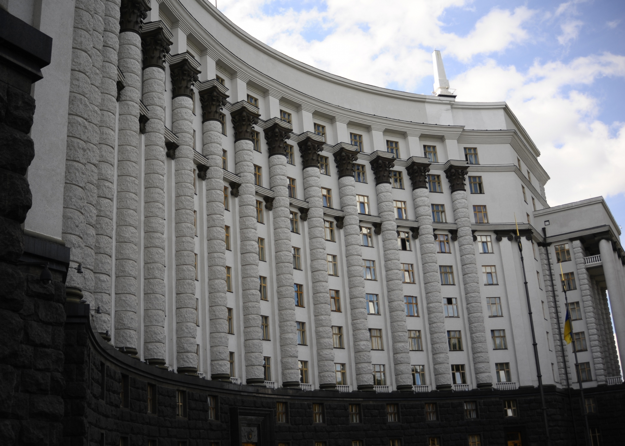 Кабмин выделит более 26 млн грн помощи семьям погибших в АТО
