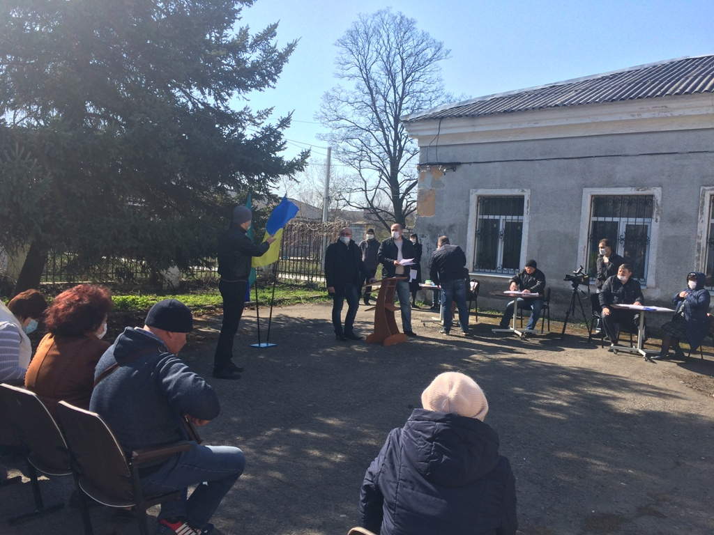 Депутаты на Донетчине провели заседание под чистым небом