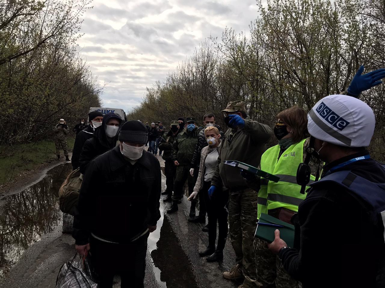 Начался обмен пленными: домой вернутся 19 украинцев