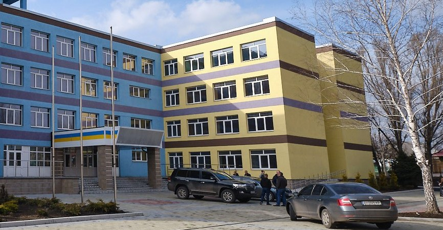 Две полностью отремонтированные школы откроются в шахтерских городах на Донетчине