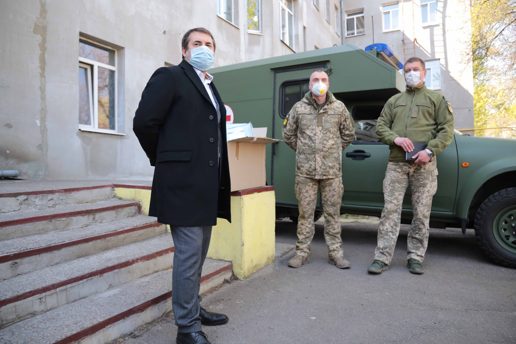Военный госпиталь в Северодонецке получил защитные костюмы для противодействия COVID-19