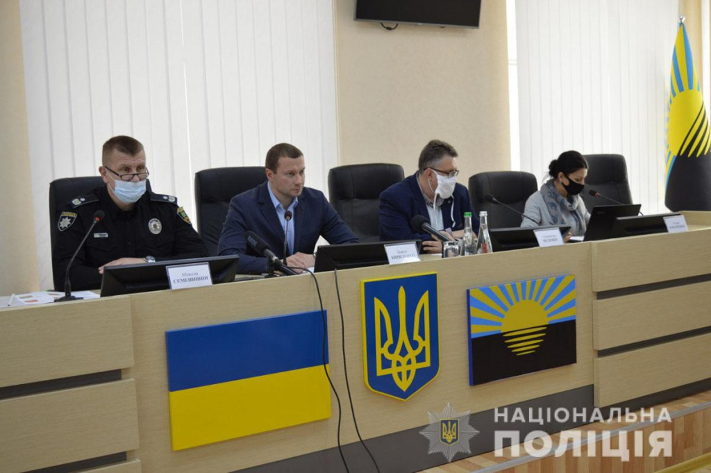 В поминальные дни охрану порядка на Донетчине обеспечит 1200 полицейских и нацгвардейцев