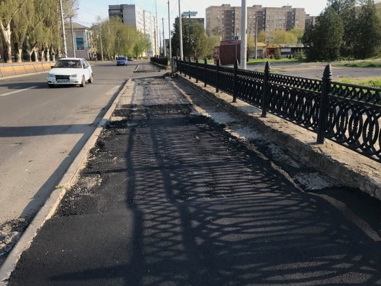 В Краматорске ремонтируют тротуары в старой части города