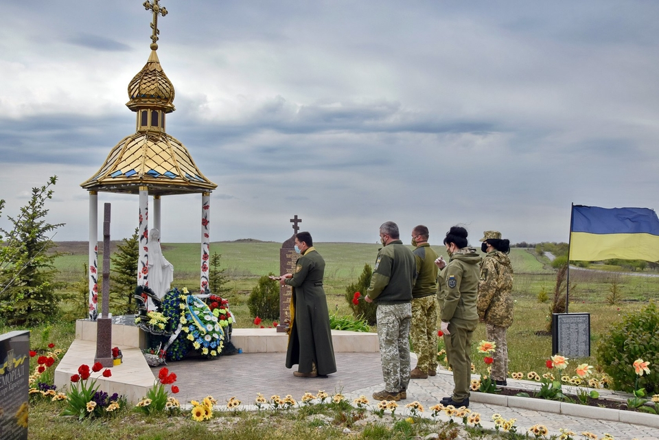 На Донетчине почтили память погибших в ООС военных