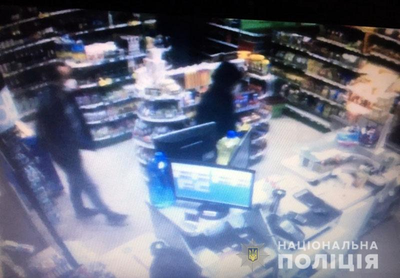 В Покровске на Донетчине двое в медицинских масках ограбили АЗС