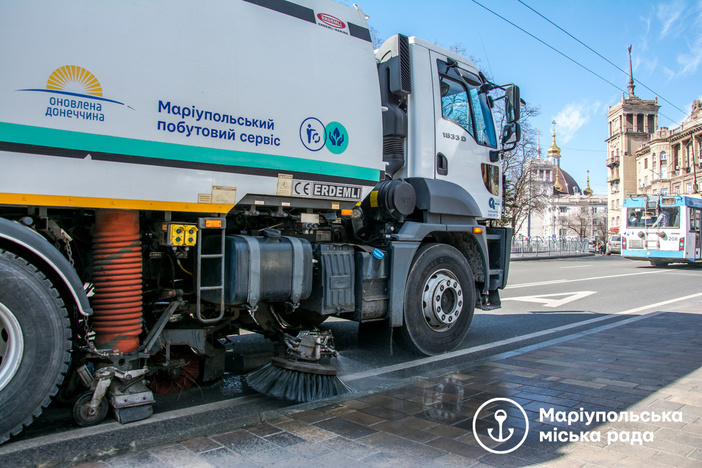 В Мариуполе продолжают дезинфицировать дороги