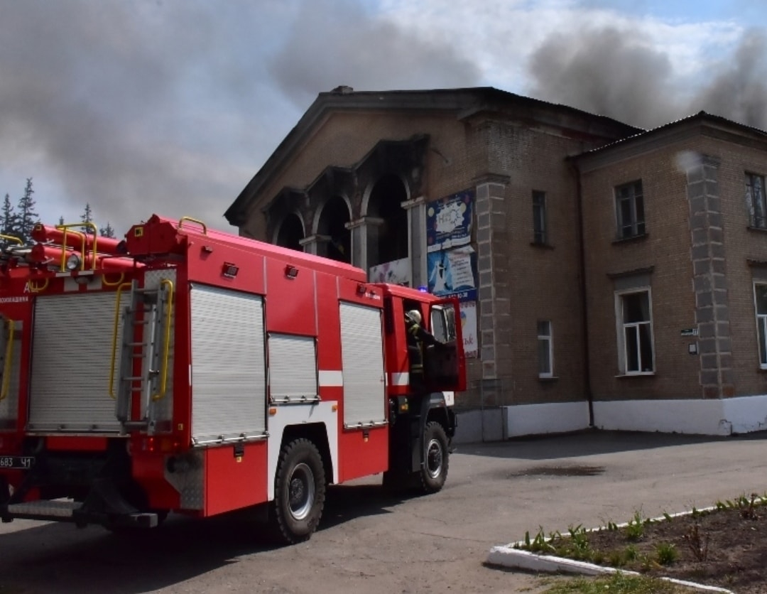 В Славянске проведут экспертизу ущерба от пожара в Центре культуры