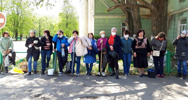 В "ЛНР" карантин ввели, но и от субботников к майским праздникам не отказались: фотофакт