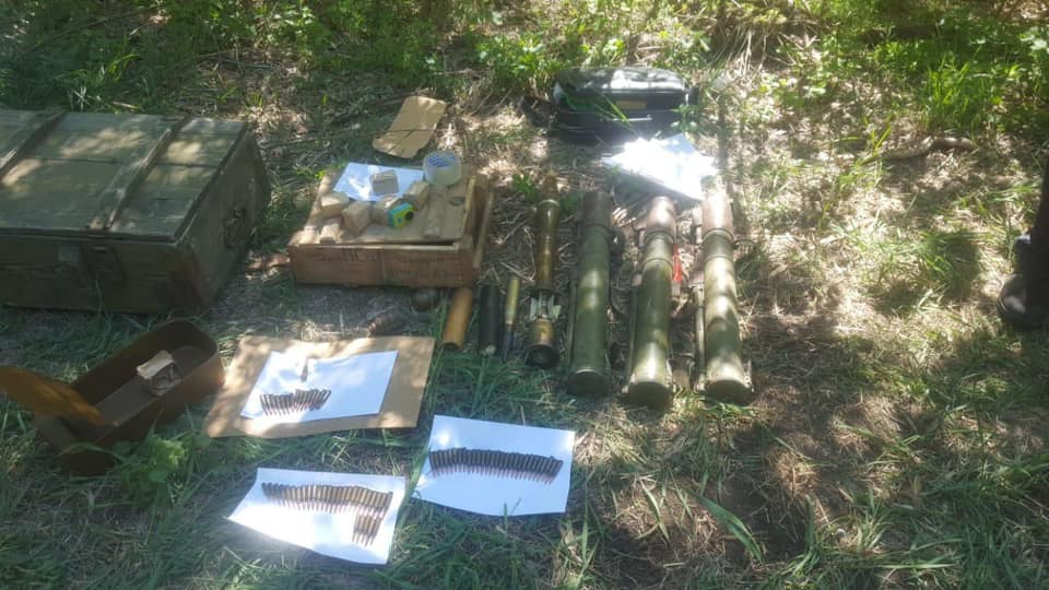 На Донетчине возле жд-полотна нашли гранатометы