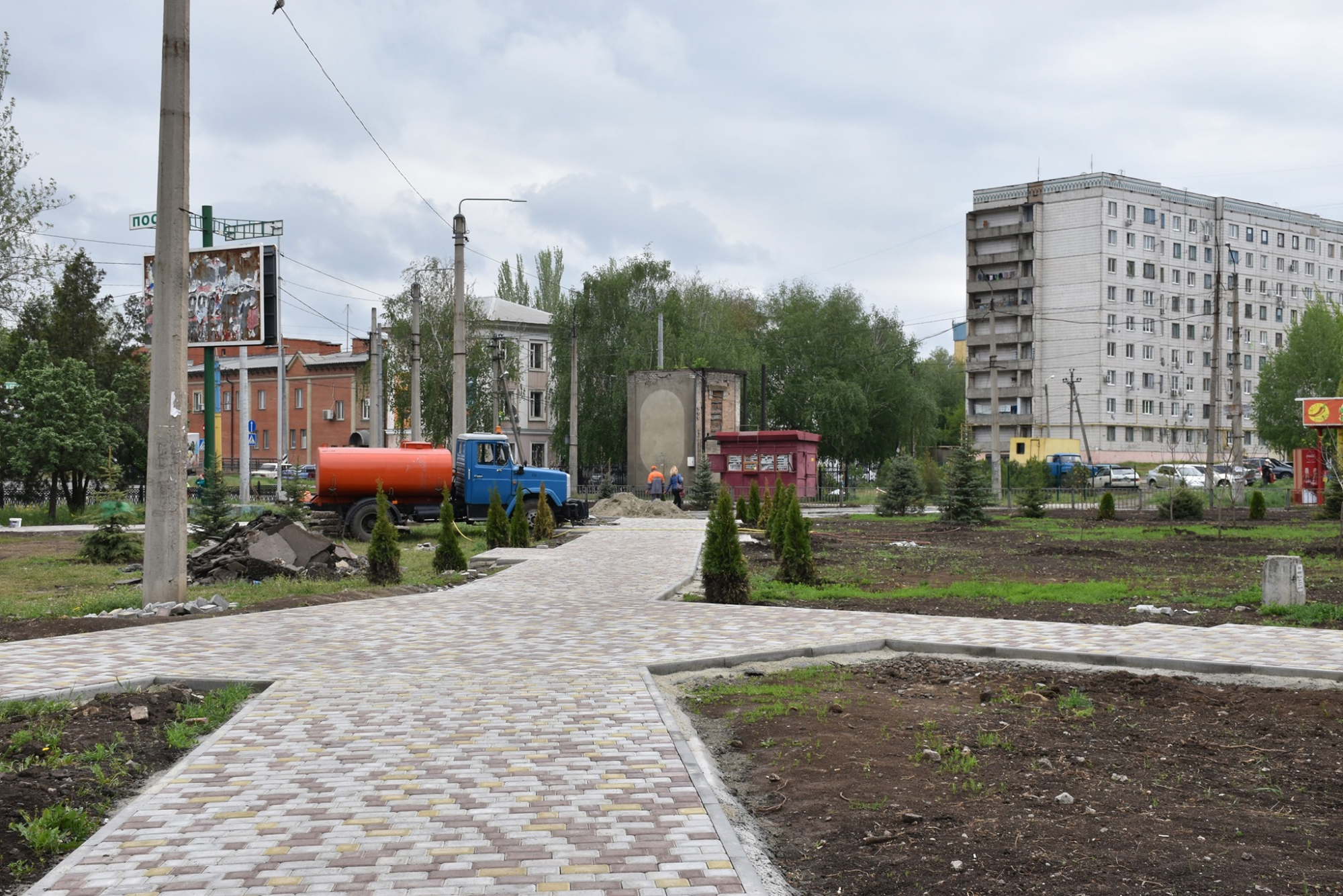 В Краматорске завершают обустройство нового сквера: фото
