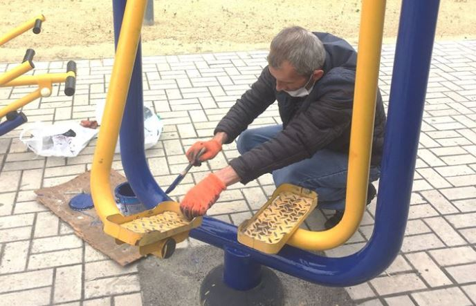 В Бахмуте проводят ремонт спортивных объектов: фото
