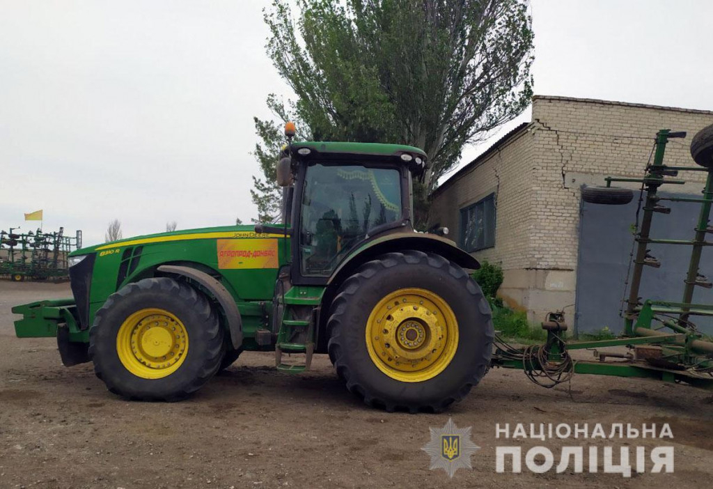 В Марьинском районе трактор наехал на взрывное устройство