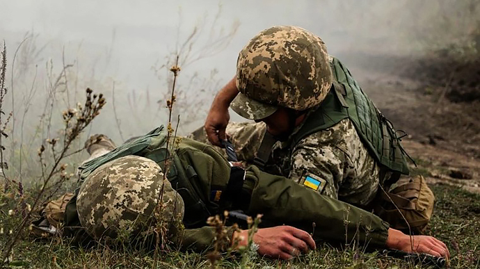 Боевики 12 раз нарушили режим тишины, одного воина ранили