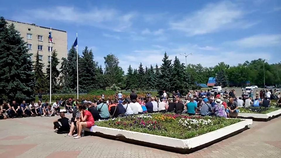 Горняки в ОРЛО прекратили забастовку, но полностью выплаты так и не получили: подробности