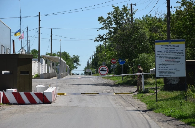 На КПВВ "Новотроицкое" и "Гнутово" не будут осуществлять пропуск до распоряжения командующего ООС, - ГПСУ