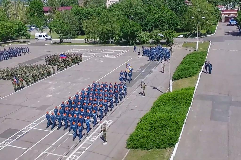 Жителей оккупированного Донецка сгоняют на репетиции парада, - соцсети
