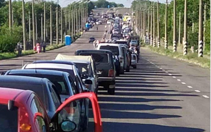 Возле КПП боевиков на Донетчине застряло 35 человек