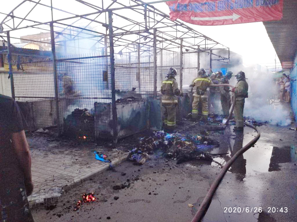 В оккупированном Донецке сгорели рыночные павильоны