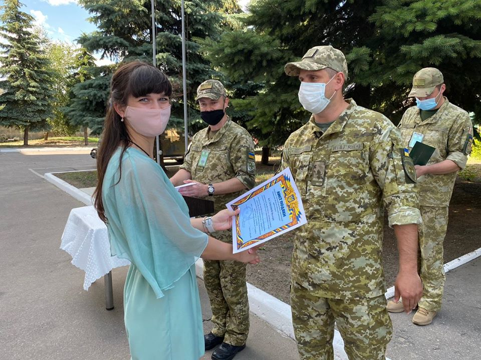 В управлении Луганского пограничного отряда провели торжественные награждения ко Дню Конституции