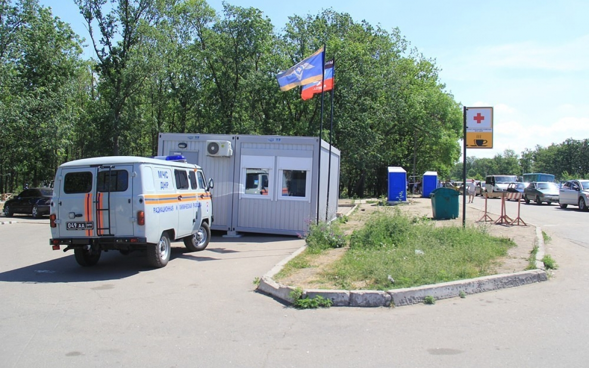 Через КПП "Еленовка" боевики не пропускают более 100 человек