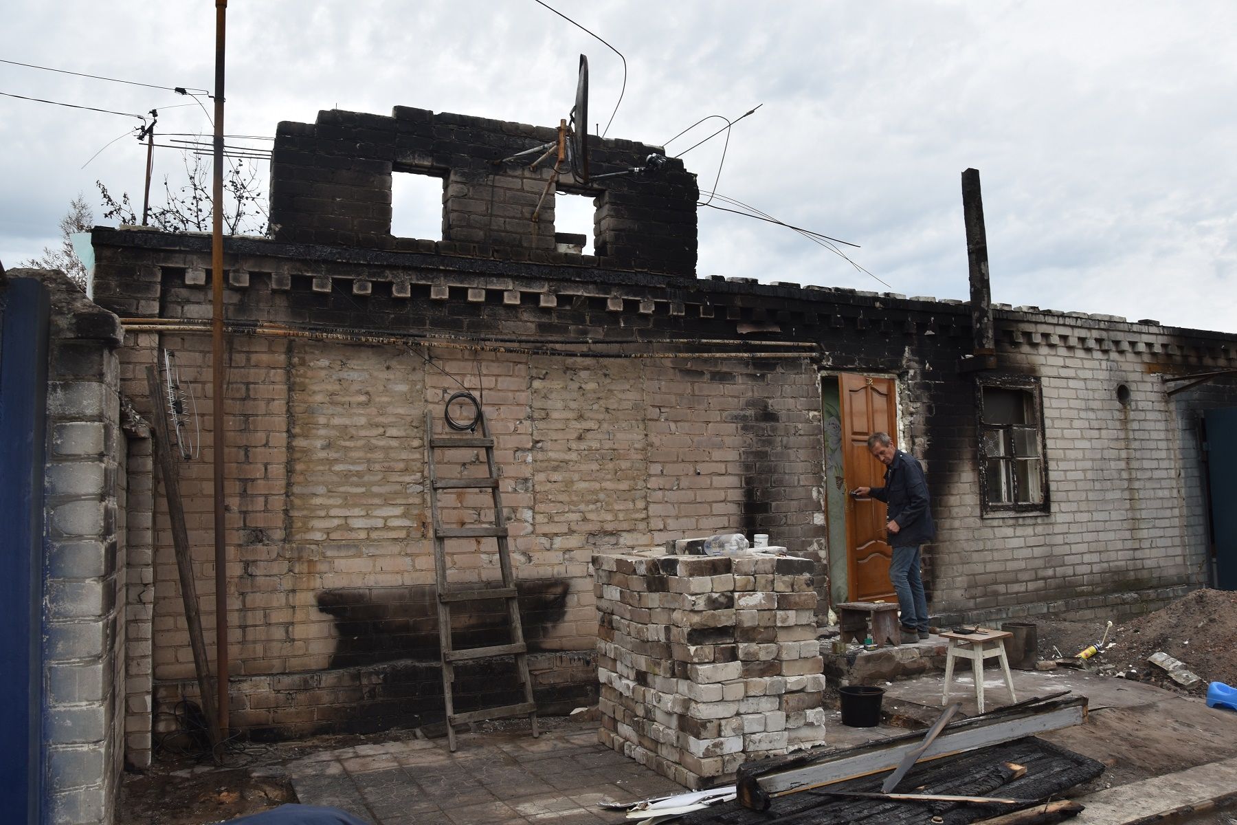 Военные ООС оказали помощь жителям Луганщины, пострадавшим от пожара