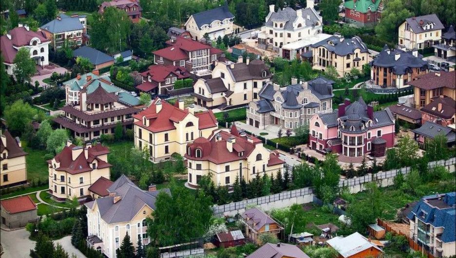 Янукович купил дом в Подмосковье за $52 миллиона