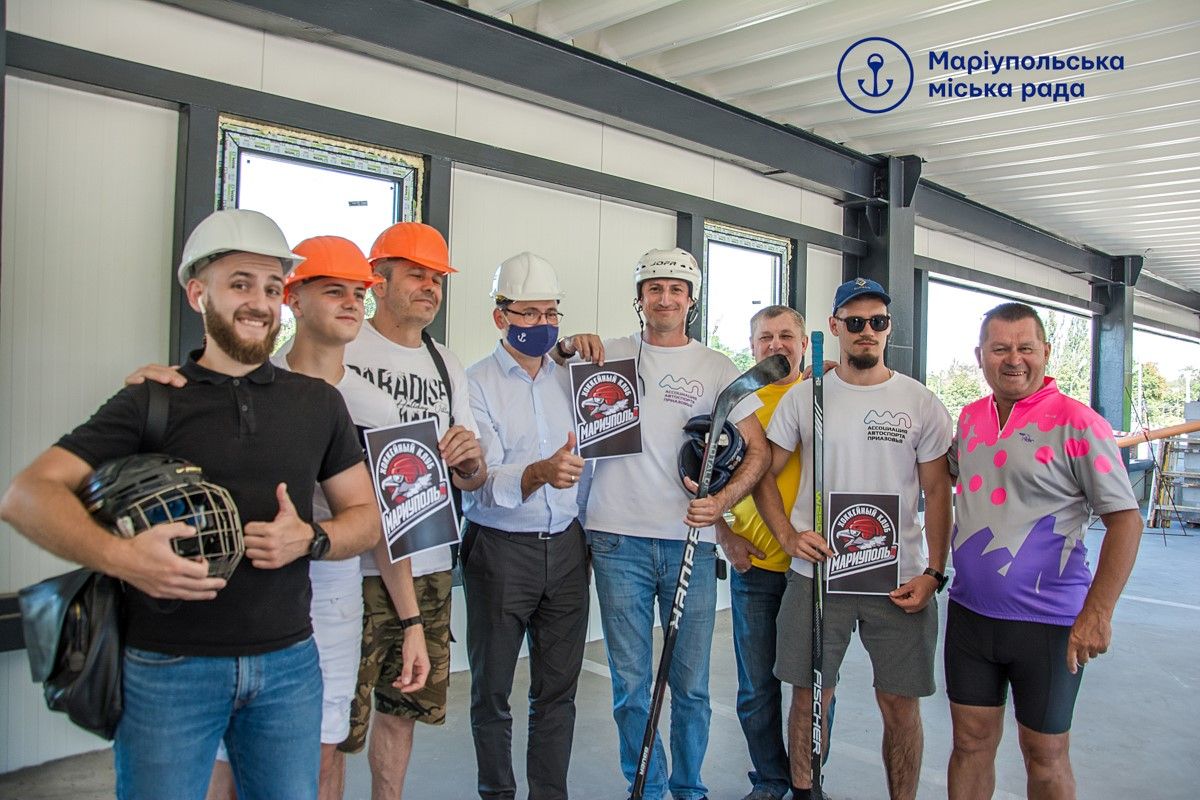 В Мариуполе появятся секции хоккея и фигурного катания: фото