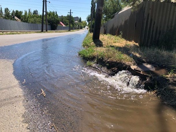 В одном из поселков Краматорска произошла большая утечка воды