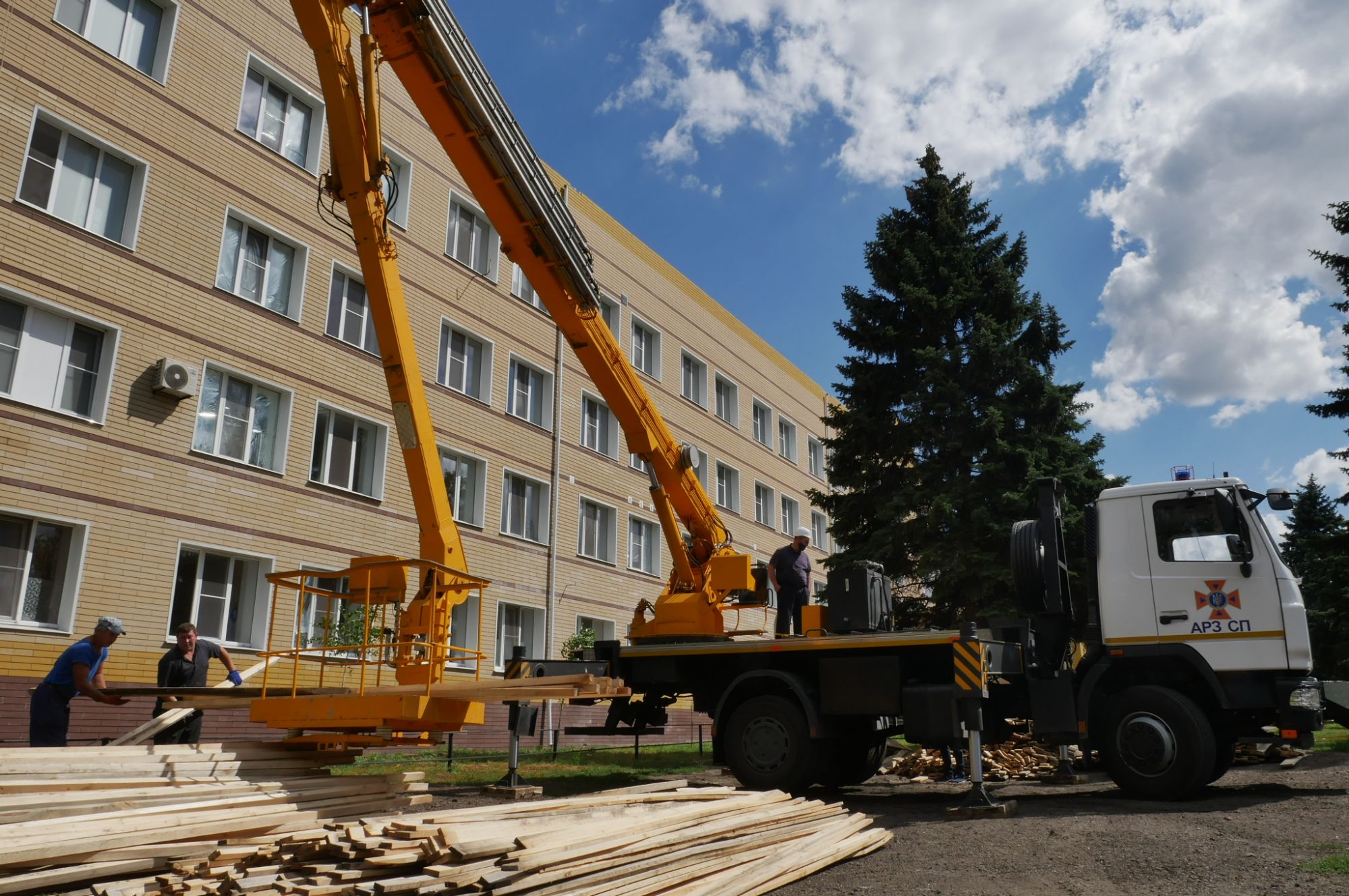 На Донетчине продолжают ликвидировать последствия непогоды: видео