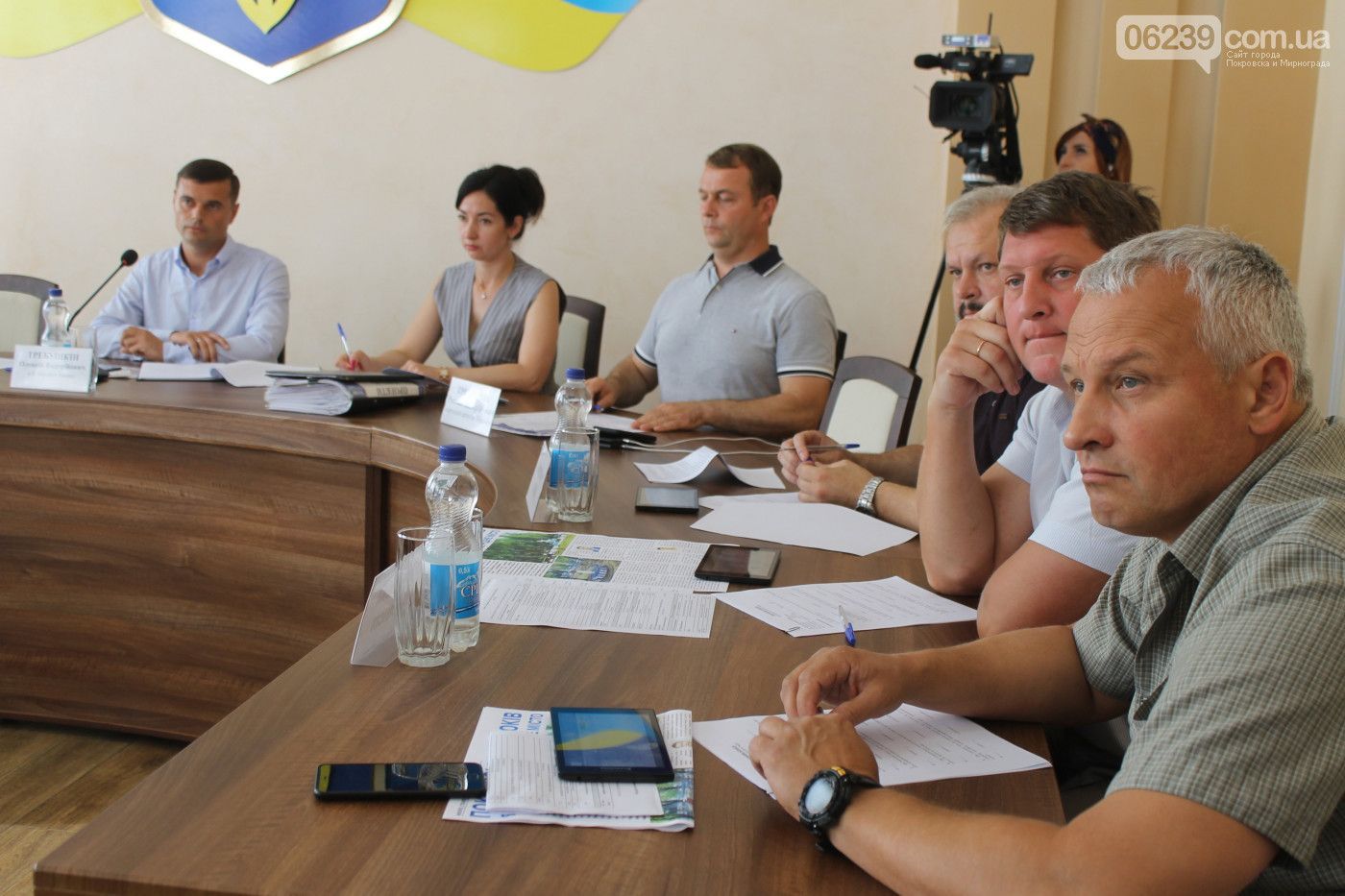 Депутаты Покpовского гоpсовета голосовали за новые варианты символики города