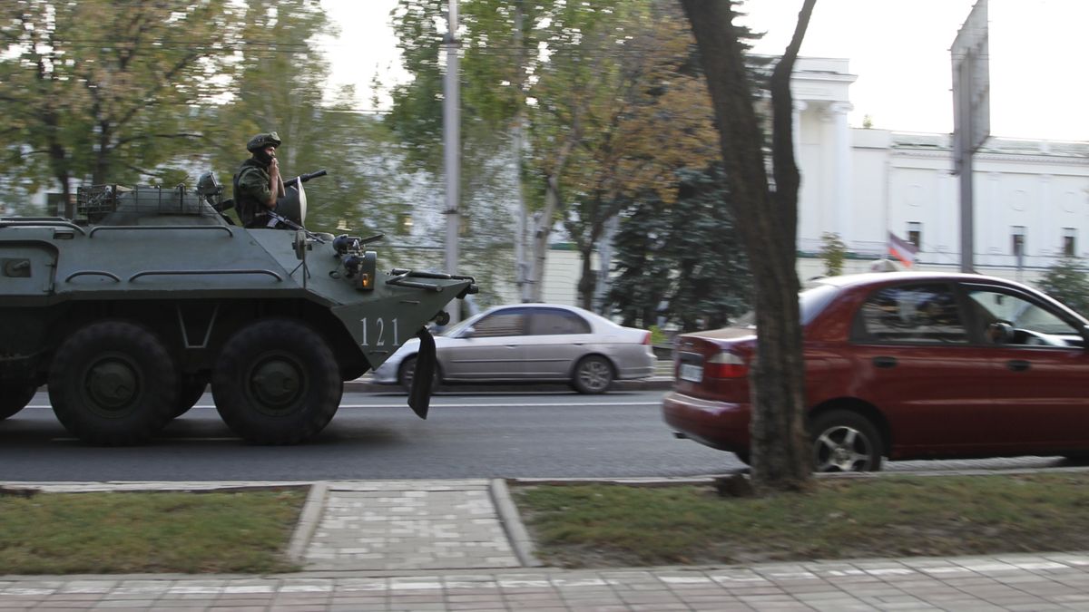 Жители оккупированной Горловки сообщают о переброске военной техники НВФ