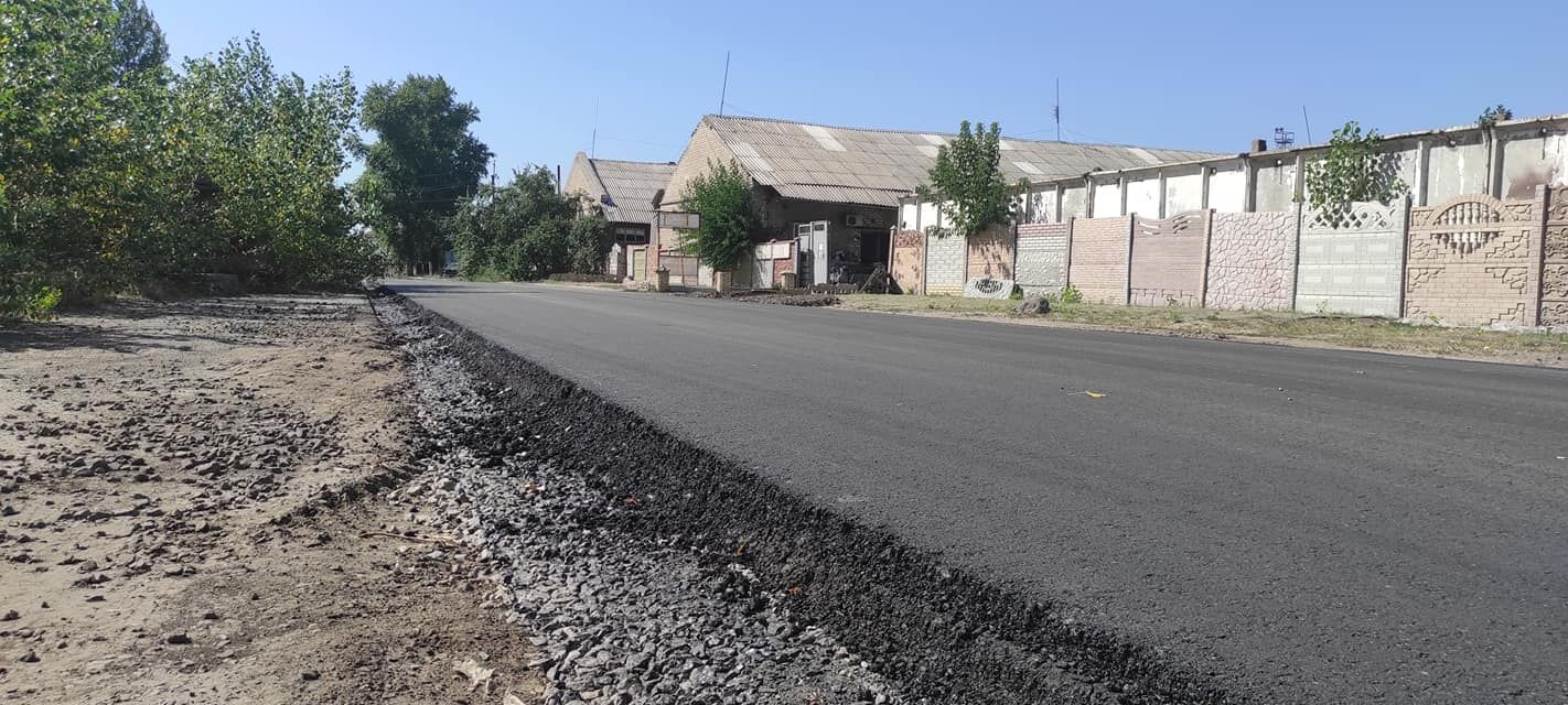 В Старобельске завершают укладку асфальта на Южной: фото
