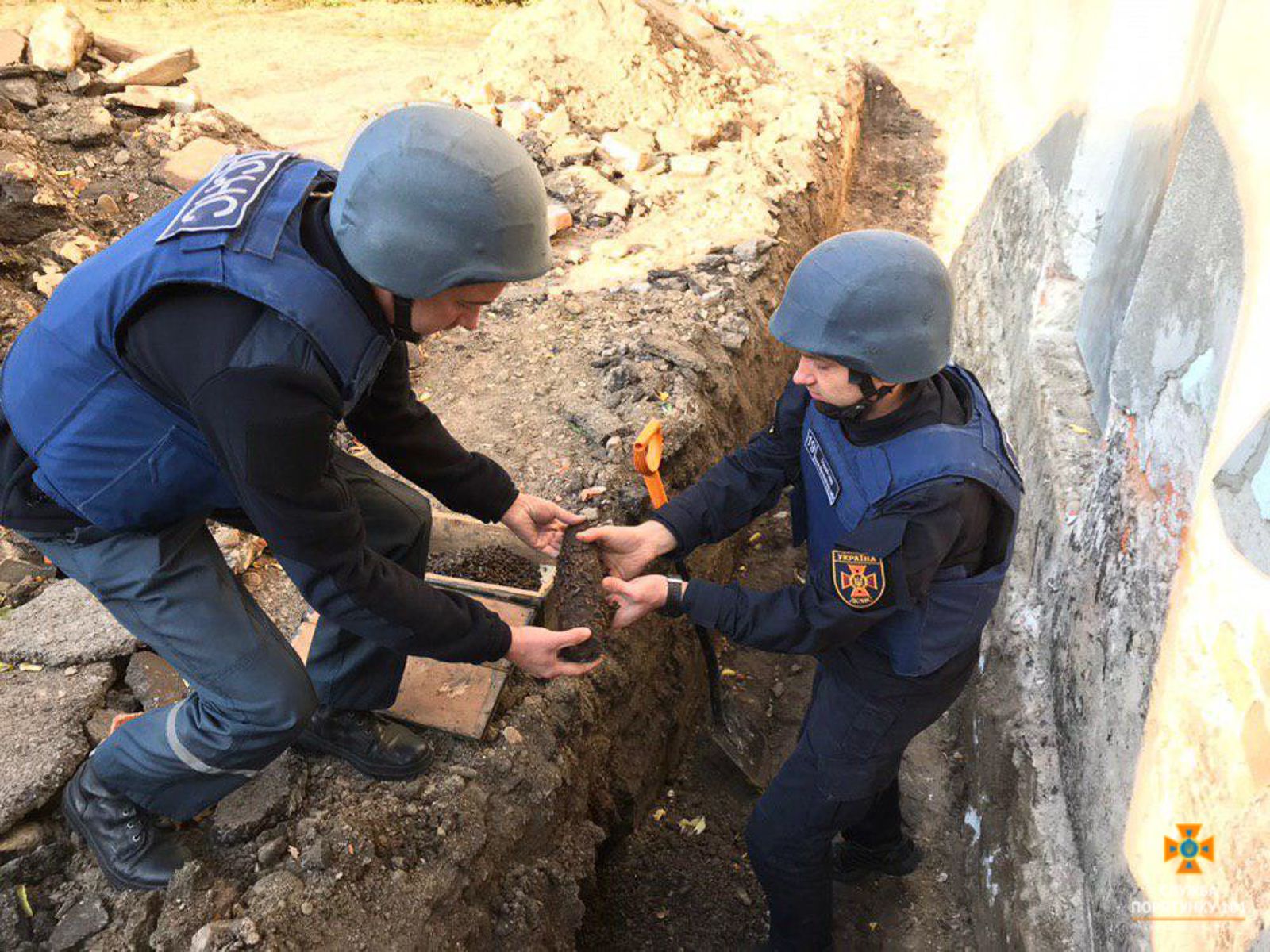 Под Попасной спасатели нашли 12 мин и 5 снарядов
