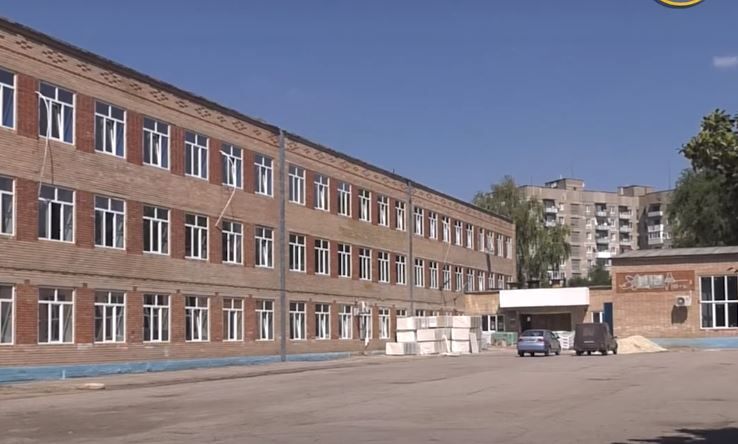 На Донетчине рассказали, как идут ремонтные работы в опорной школе Торецка: видео