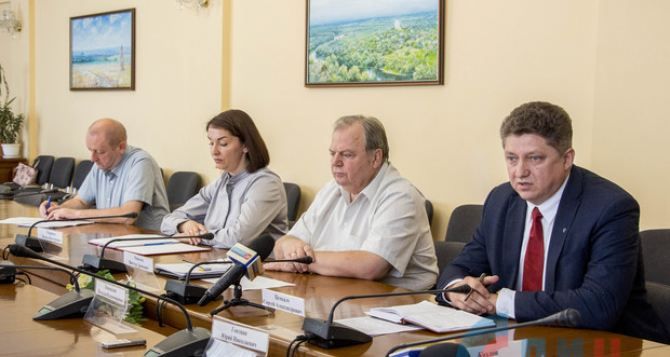 В "министерстве образования" в ОРЛО рассказали о ситуациях с ВУЗами