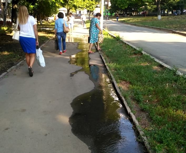 В центре Краматорска более 19 дней происходила утечка питьевой воды