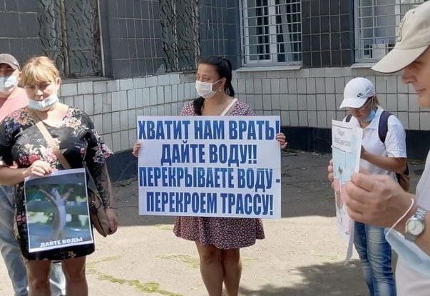 В Константиновке жители города требуют у администрации решить проблему систематического отключения воды: что известно