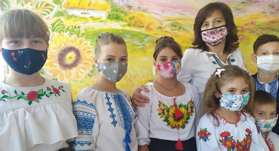 День знань за правилами карантину: школярі Слов'янська зустріли 1 вересня