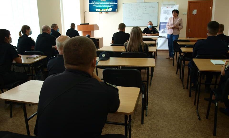 Для поліцейських Луганщини провели тренінги по поводженню з проблемними дітьми